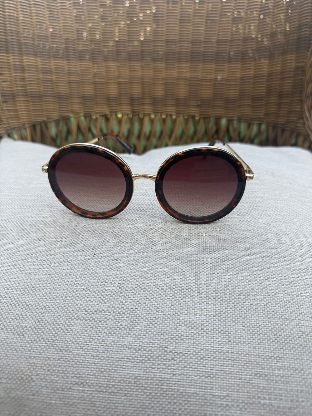 Round Tortoiseshell Sunglasses - Brown Gradient Lens